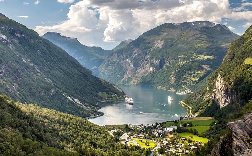 Amazing-places-in-Norway-Geiranger-flickr-872x872-1.jpg