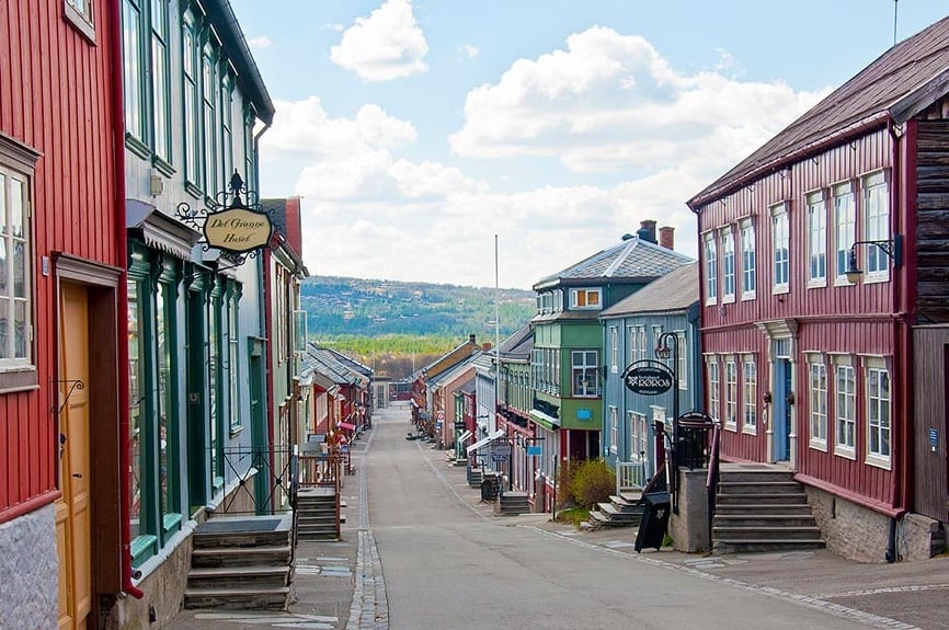 Amazing-places-in-Norway-Roros-wikimedia-Lars-Geithe-872x620-1.jpg