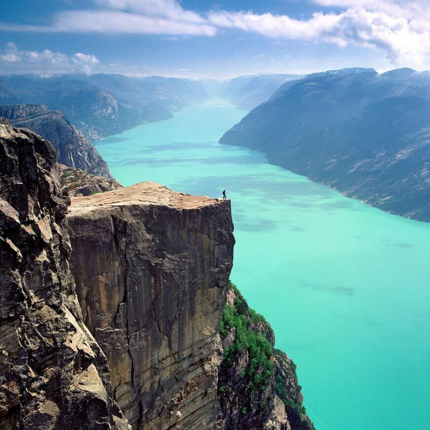 unique-hotels-norway-pulpit-rock-visitnorway-872x872-1.jpg