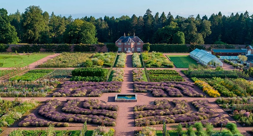 Top-10-Gardens-Gordon-Castle-Walled-Garden-872x872-1.jpg