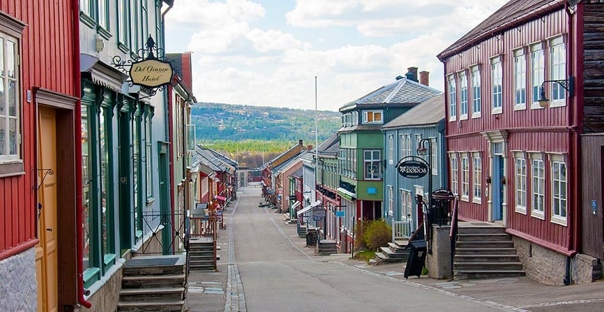 Amazing-places-in-Norway-Roros-wikimedia-Lars-Geithe-872x620-1.jpg