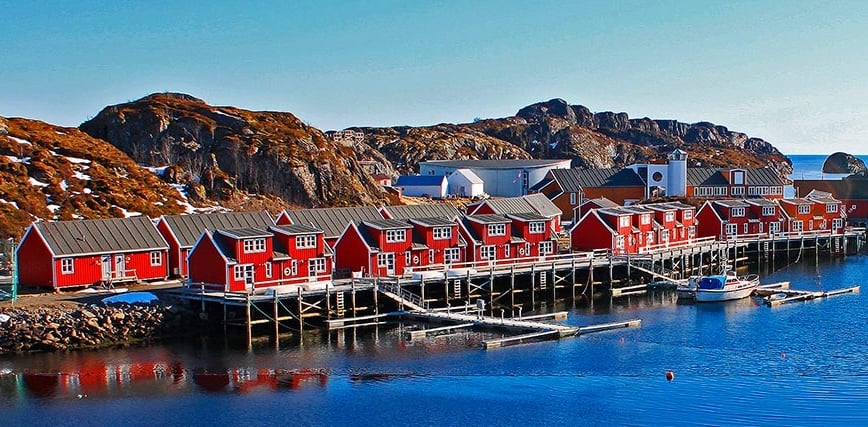 unique-hotels-norway-Nyvagar-Rorbuhotell2-872x620-1.jpg