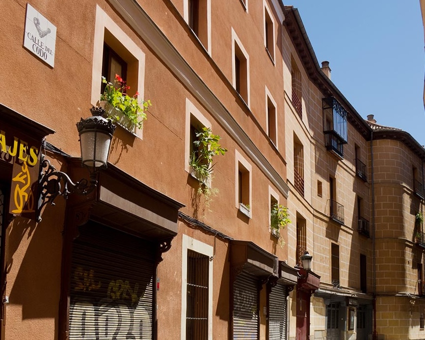 madrid-off-the-beaten-track-calle-del-codo-wikicommons-Carlos-Delgado-872x872.jpg