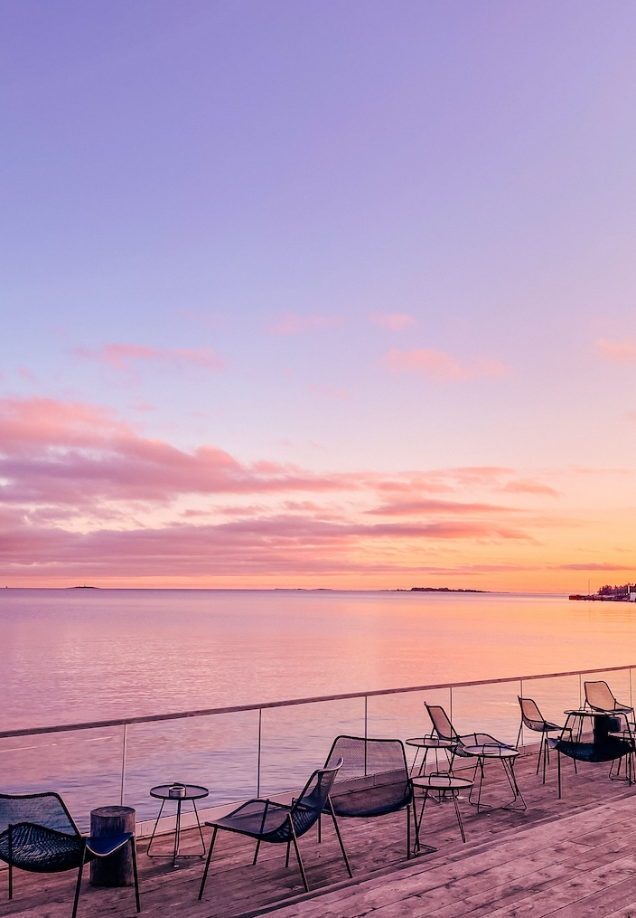 sunset hour with pastell skies over ocean