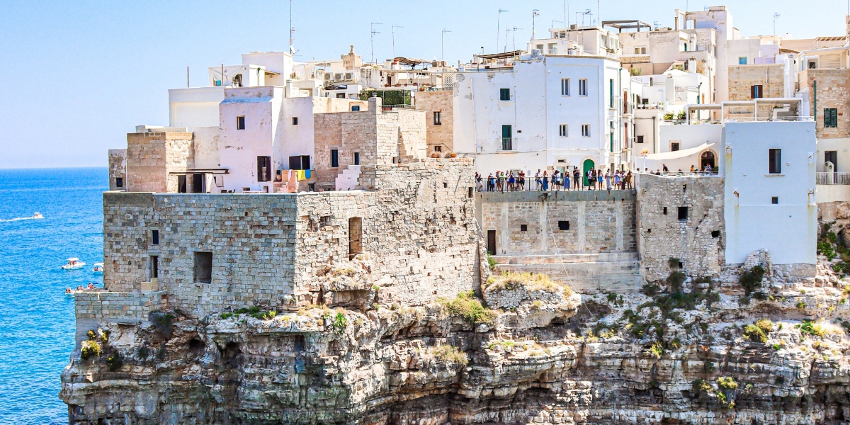 Italiensk landsby på klipper