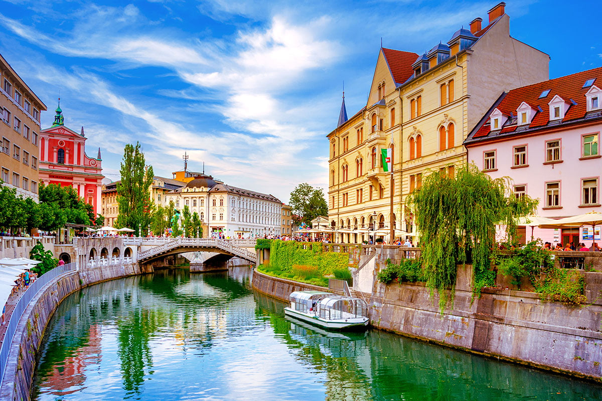 Ljubljanica floden i Ljubljana, res hit med Norwegian