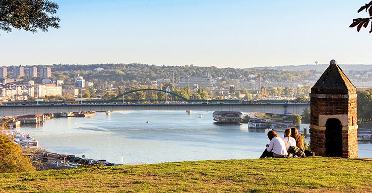 Flyg till Belgrad, besöka Kalemegdanparken.