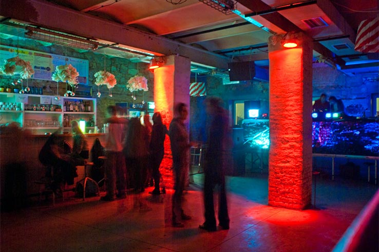 Flyg till Belgrad, besöka kulturcentret KC Grad.