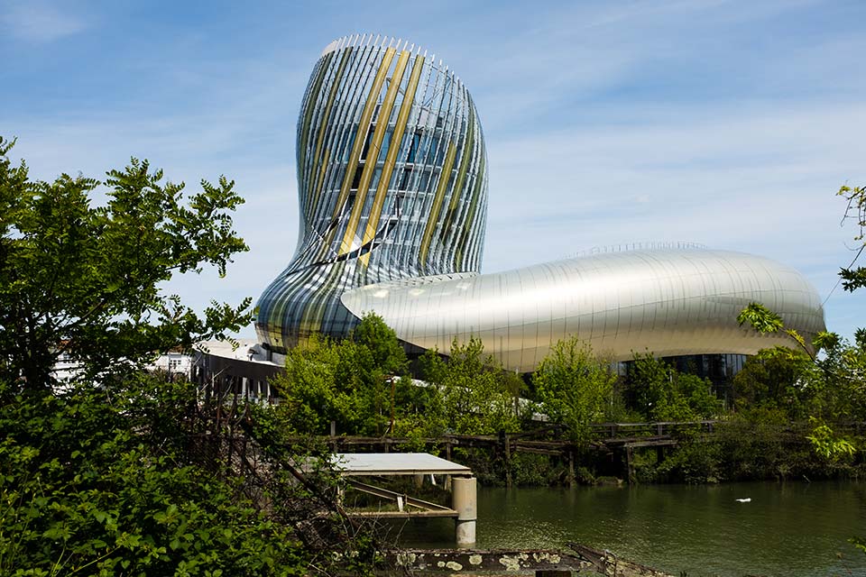Flyv til Bordeaux, besøg La Cite du Vin.