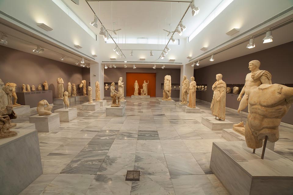 Fly to Heraklion, visit the Archaelogical Museum.