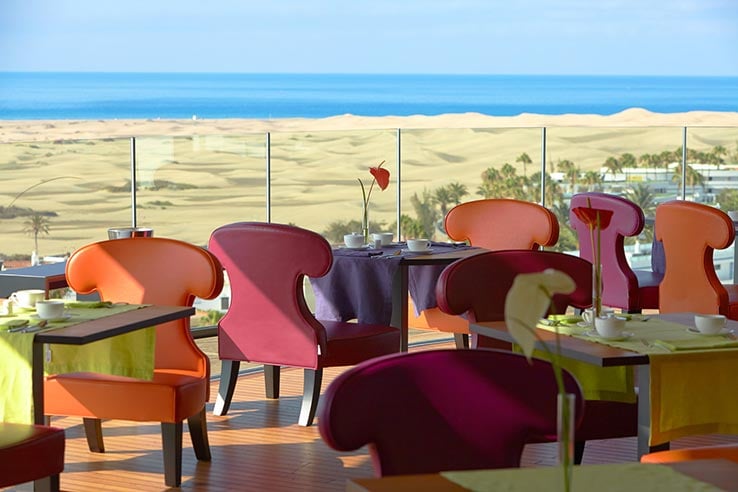 Vola a Gran Canaria, pranza al 360° Lounge and Restaurant.