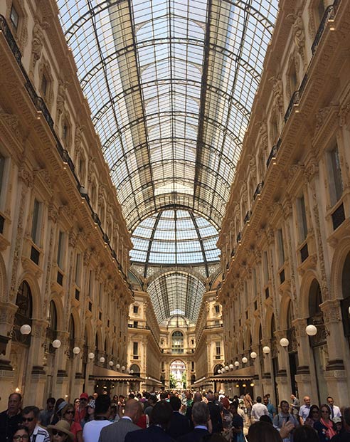 Poleć do Mediolanu i wybierz się na zakupy do Galleria Vittorio Emanuele II.