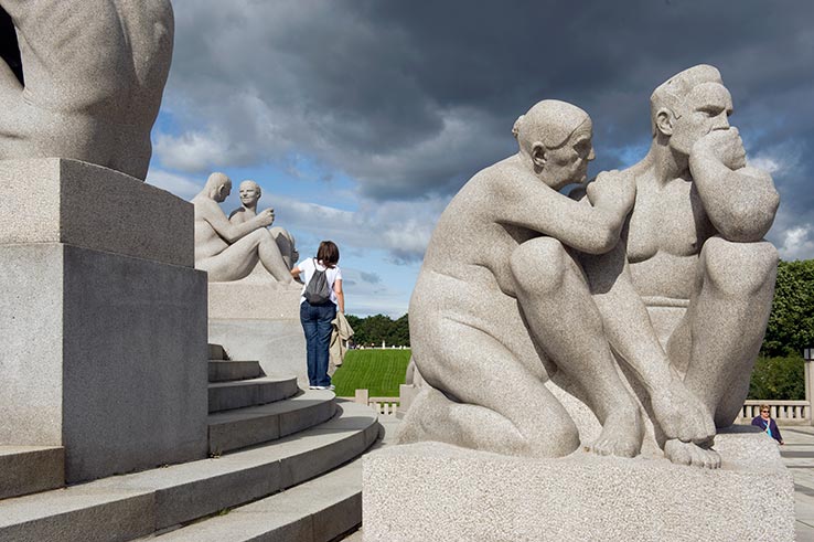 Envolez-vous pour Oslo, visitez le Vigeland Park.
