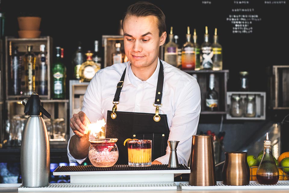 Flyg till Rovaniemi, besök Cafe Bar 21.